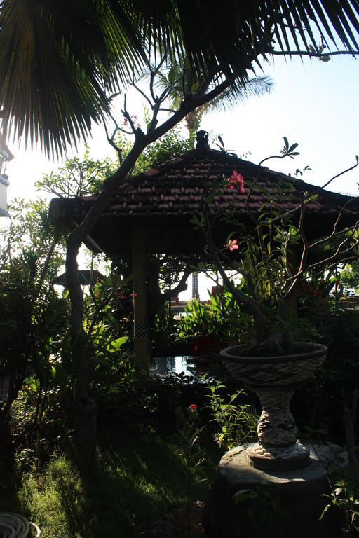 Cleopatra Beach Bungalows Hotel Lovina Buitenkant foto