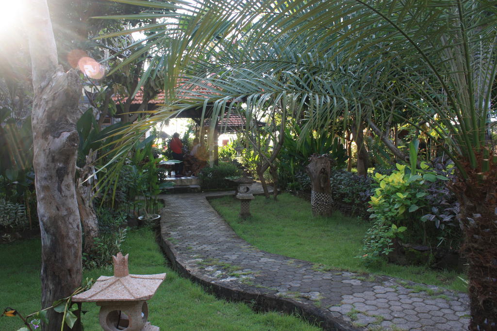 Cleopatra Beach Bungalows Hotel Lovina Buitenkant foto